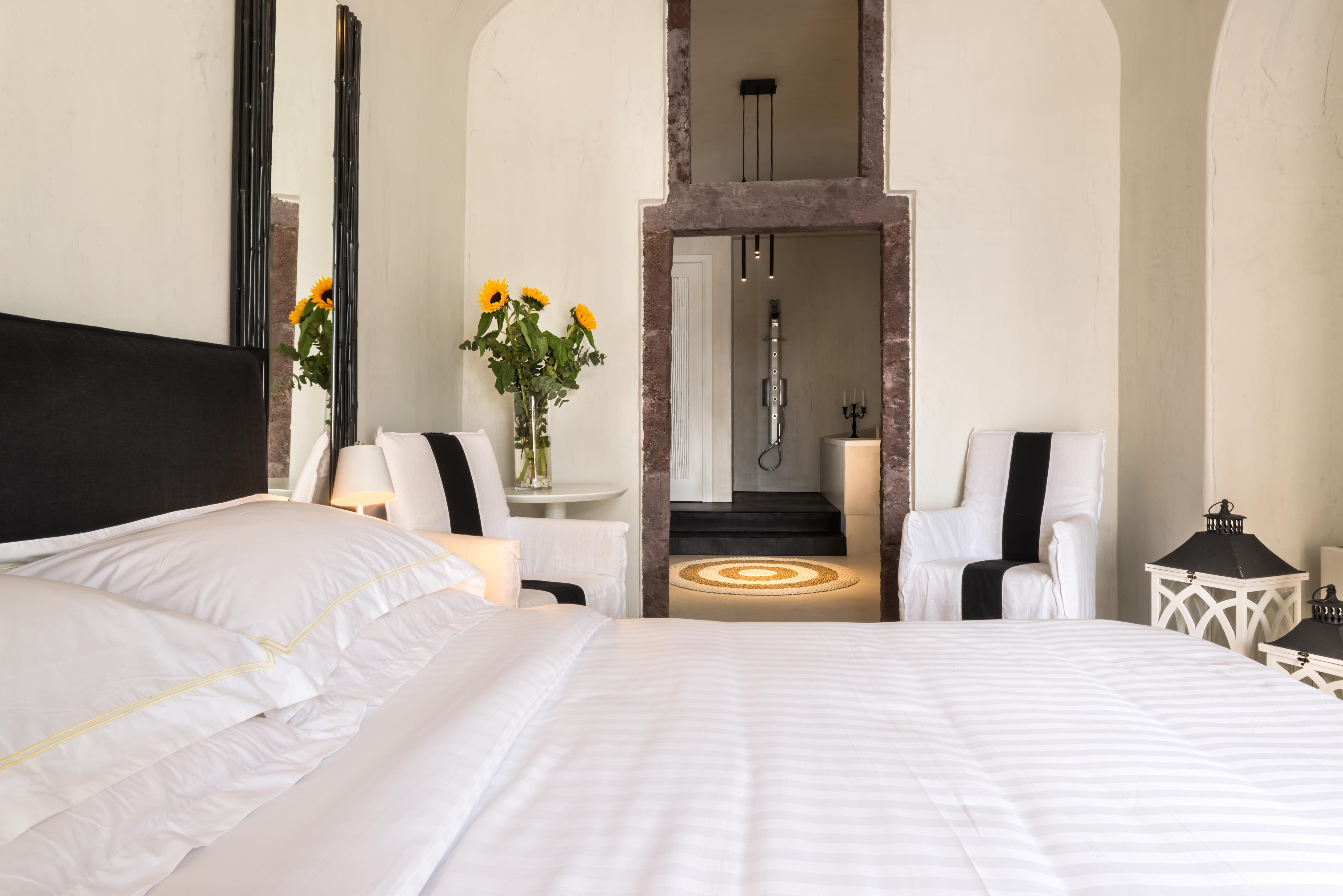 Mythical Blue Luxury Hotel Fira (Santorini)